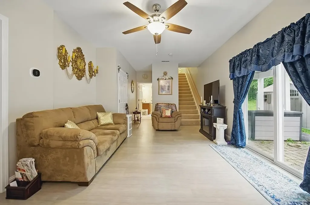 25 Pond Road Raymond NH 03077