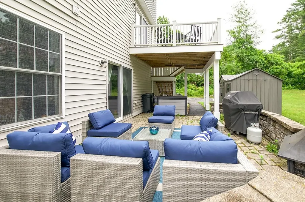25 Pond Road Raymond NH 03077