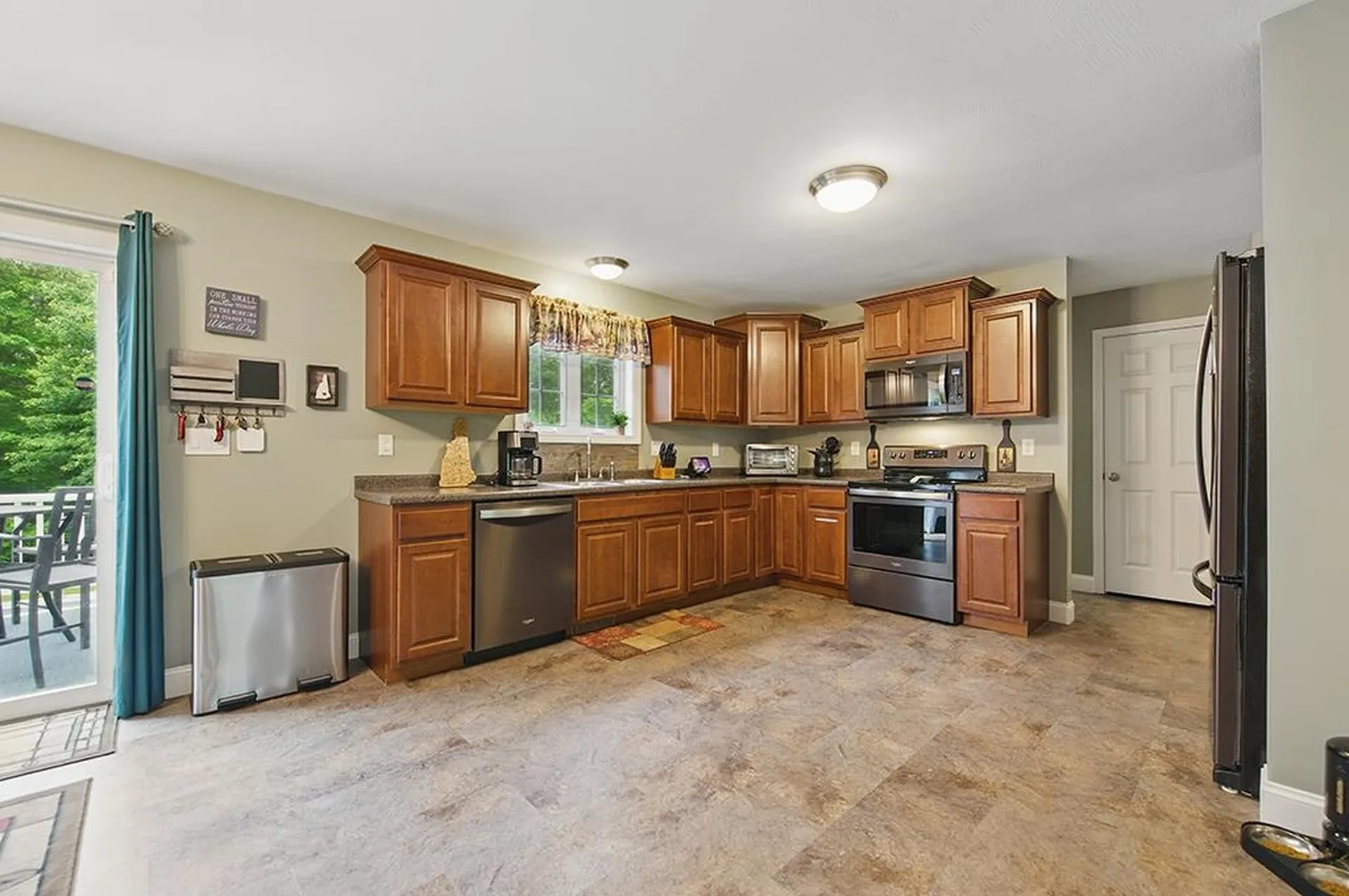 25 Pond Road Raymond NH 03077