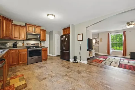 25 Pond Road Raymond NH 03077