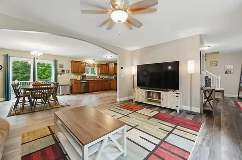 25 Pond Road Raymond NH 03077