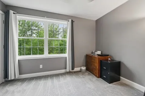 25 Pond Road Raymond NH 03077