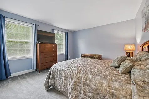 25 Pond Road Raymond NH 03077