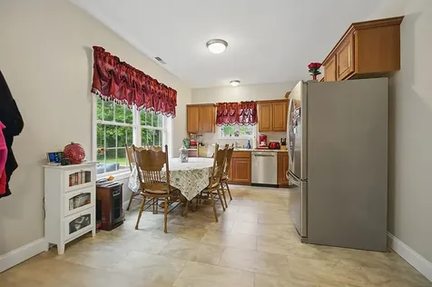 25 Pond Road Raymond NH 03077