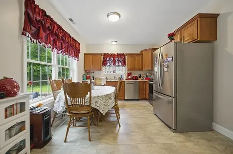 25 Pond Road Raymond NH 03077