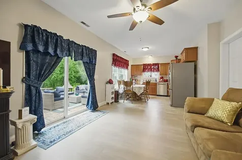 25 Pond Road Raymond NH 03077