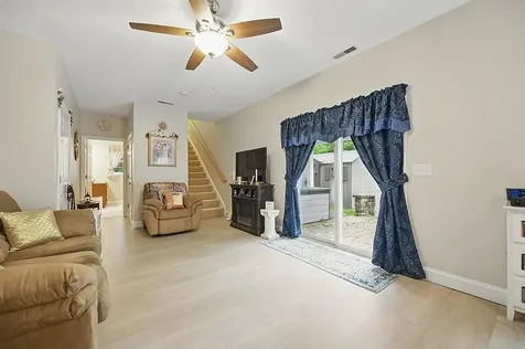 25 Pond Road Raymond NH 03077