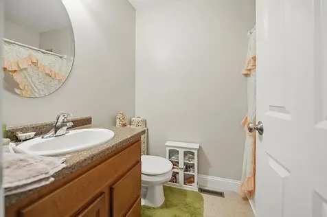 25 Pond Road Raymond NH 03077
