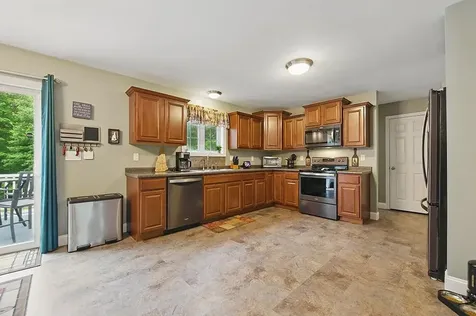25 Pond Road Raymond NH 03077