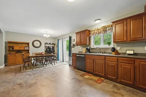 25 Pond Road Raymond NH 03077