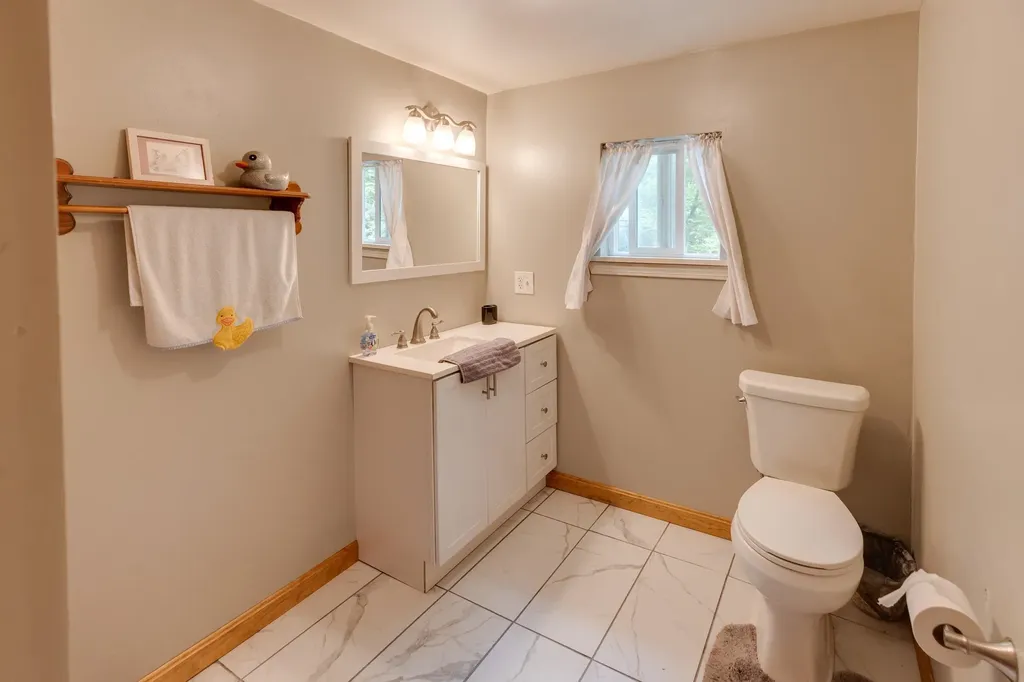 84 Anchorage Road New Hampton NH 03256