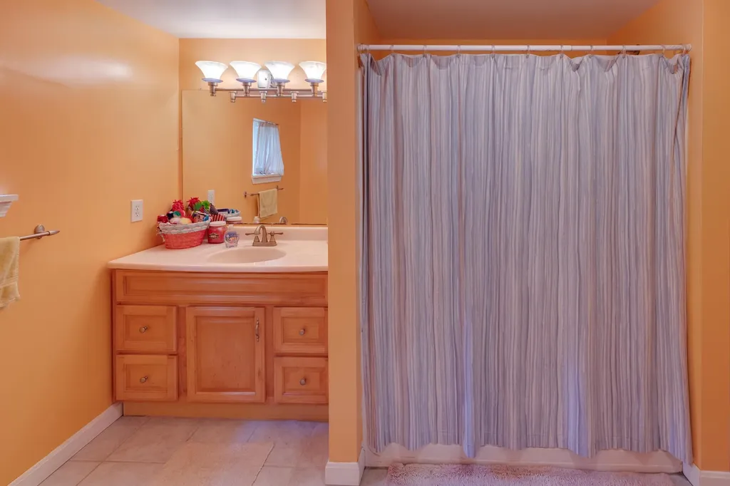 84 Anchorage Road New Hampton NH 03256