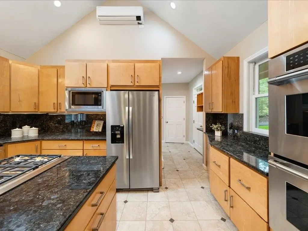 71 Marblehead Road Windham NH 03087