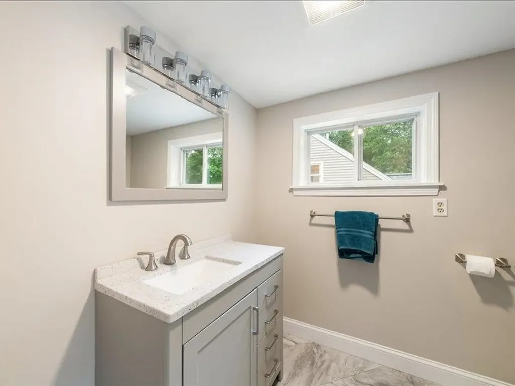 71 Marblehead Road Windham NH 03087