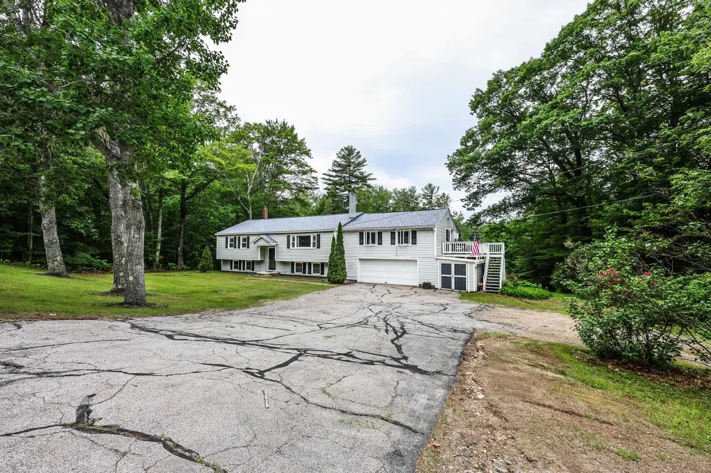 165 Concord Stage Road Dunbarton NH 03046