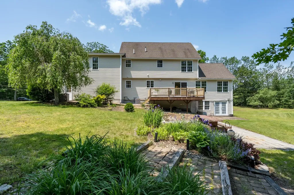 91 Seaverns Bridge Road Amherst NH 03031