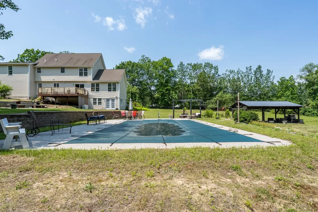 91 Seaverns Bridge Road Amherst NH 03031