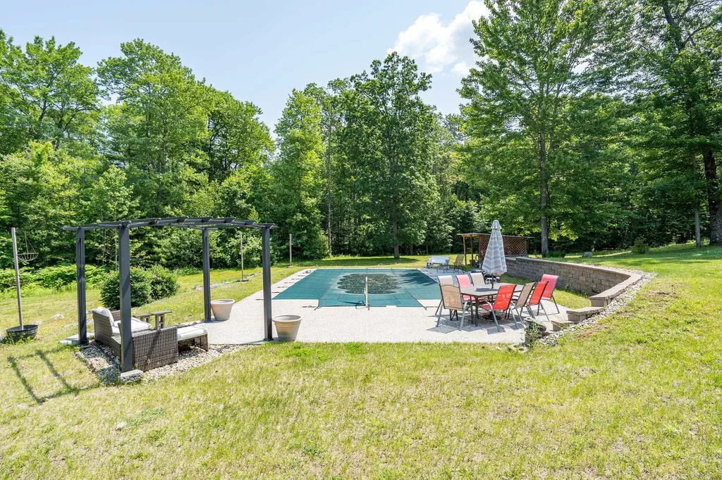 91 Seaverns Bridge Road Amherst NH 03031