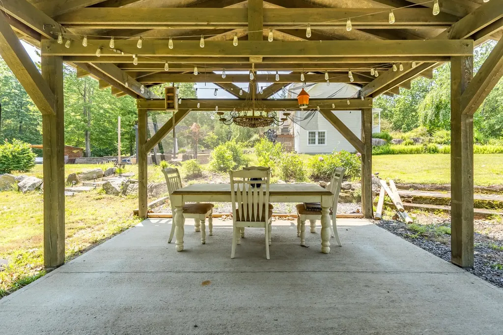 91 Seaverns Bridge Road Amherst NH 03031