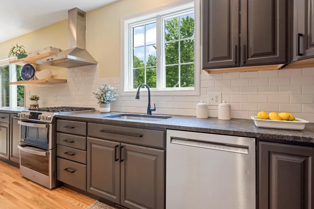 91 Seaverns Bridge Road Amherst NH 03031