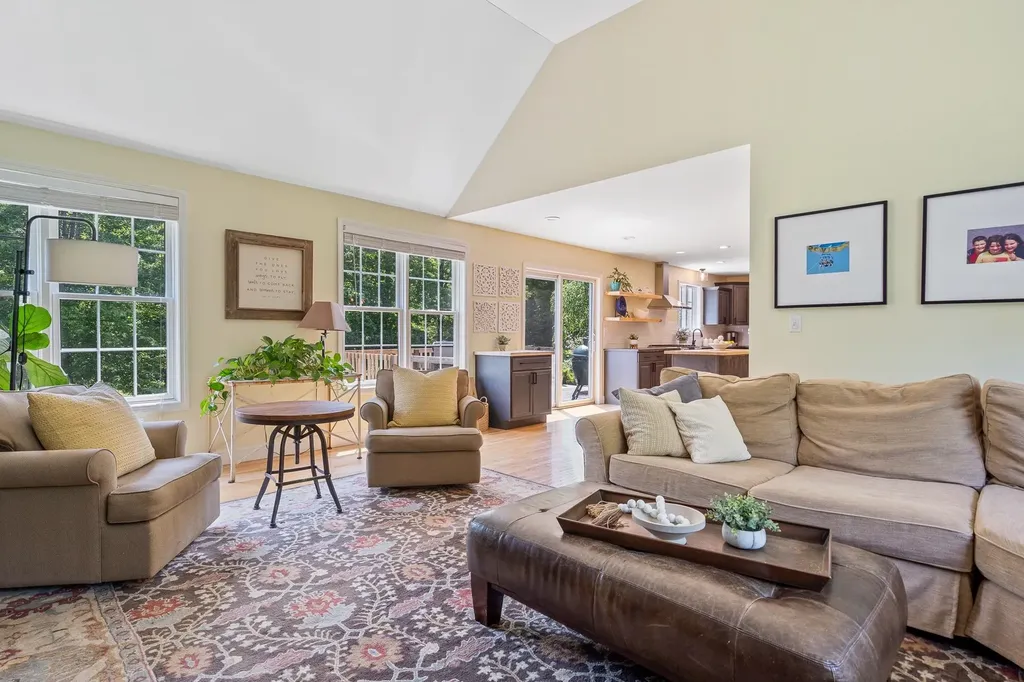 91 Seaverns Bridge Road Amherst NH 03031