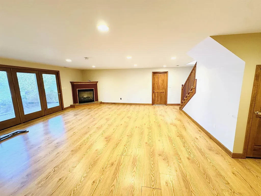 1 Jenny Dickey Hill Road Derry NH 03038