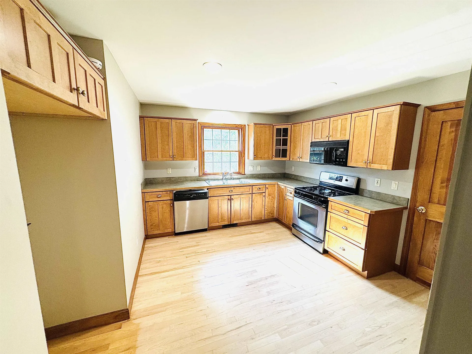 1 Jenny Dickey Hill Road Derry NH 03038