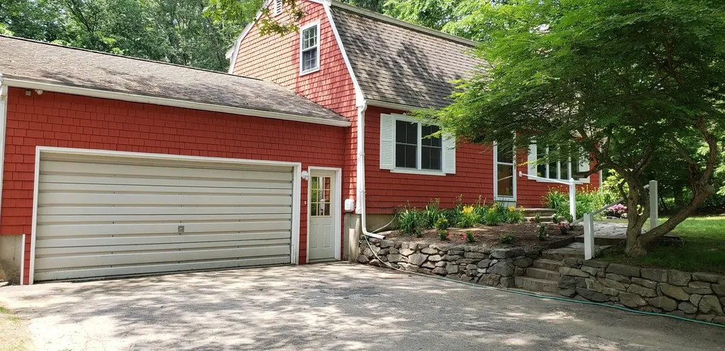 8 Woodridge Road Durham NH 03824