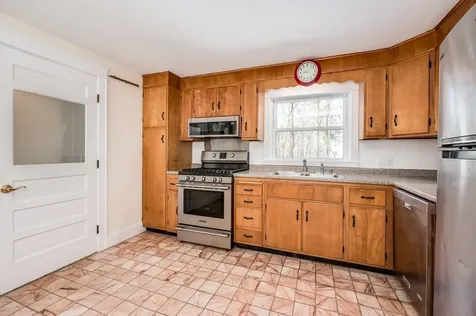 8 Woodridge Road Durham NH 03824