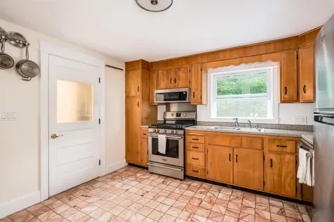 8 Woodridge Road Durham NH 03824