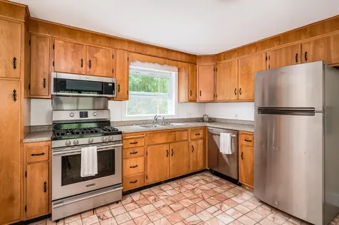 8 Woodridge Road Durham NH 03824