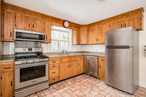 8 Woodridge Road Durham NH 03824