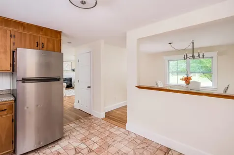 8 Woodridge Road Durham NH 03824