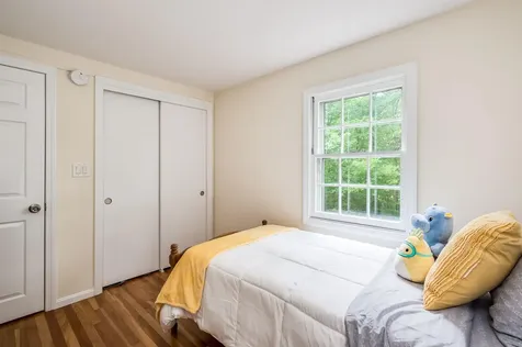 8 Woodridge Road Durham NH 03824