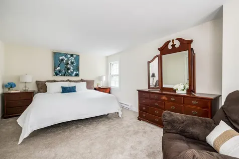 8 Woodridge Road Durham NH 03824