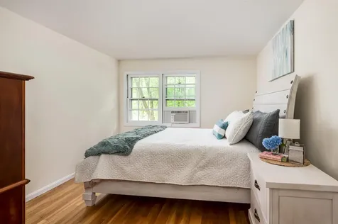 8 Woodridge Road Durham NH 03824