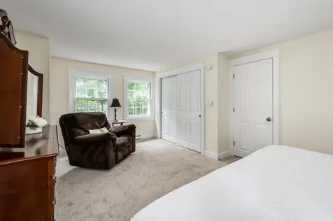 8 Woodridge Road Durham NH 03824