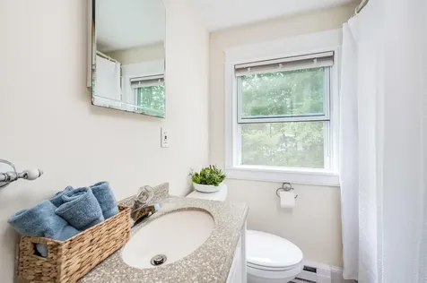 8 Woodridge Road Durham NH 03824