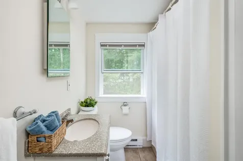 8 Woodridge Road Durham NH 03824