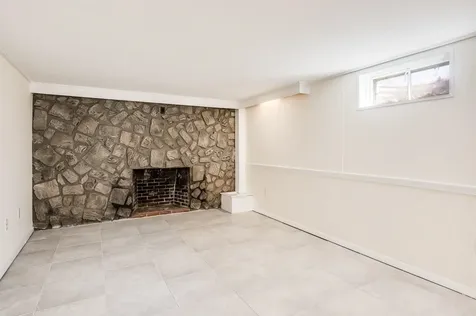 8 Woodridge Road Durham NH 03824