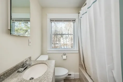 8 Woodridge Road Durham NH 03824
