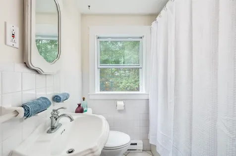 8 Woodridge Road Durham NH 03824