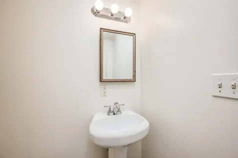 8 Woodridge Road Durham NH 03824