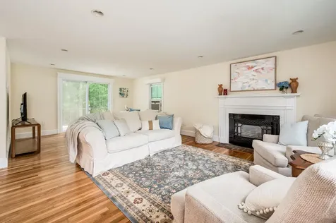 8 Woodridge Road Durham NH 03824