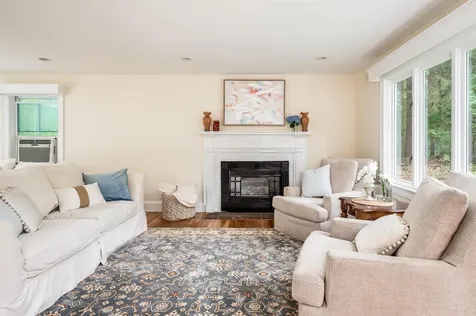 8 Woodridge Road Durham NH 03824