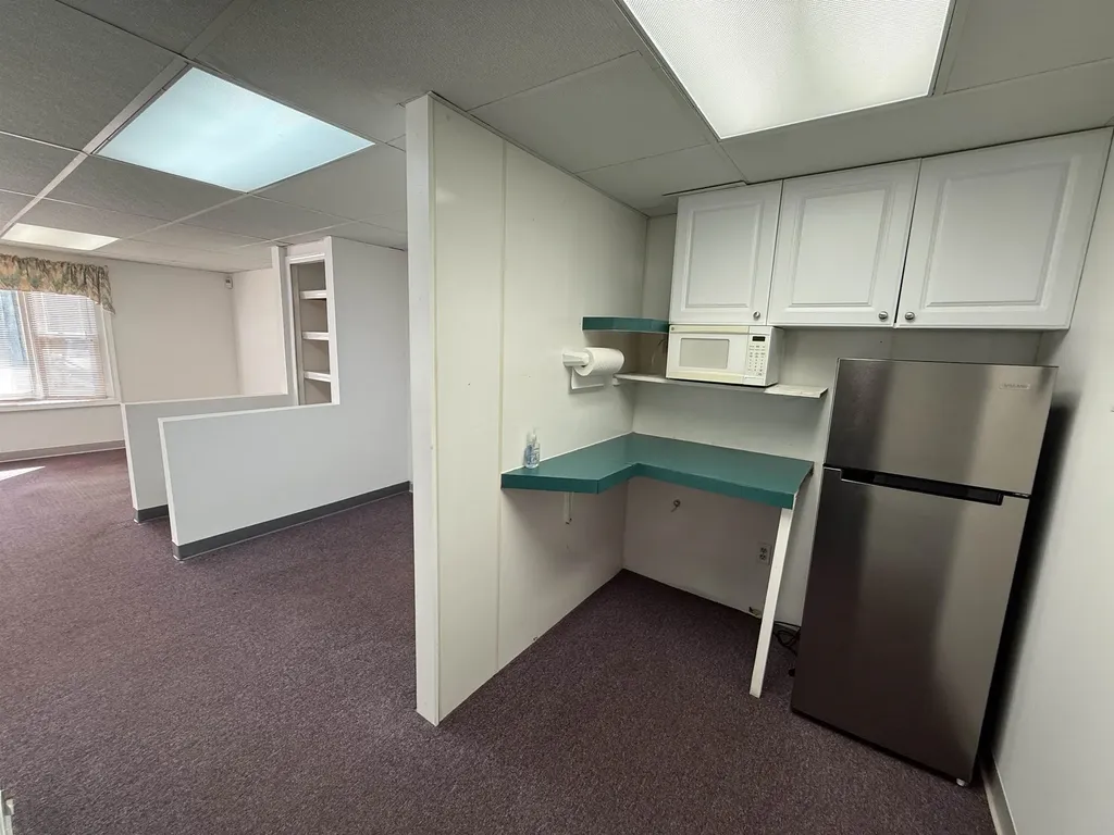 12 Parmenter Road Londonderry NH 03053