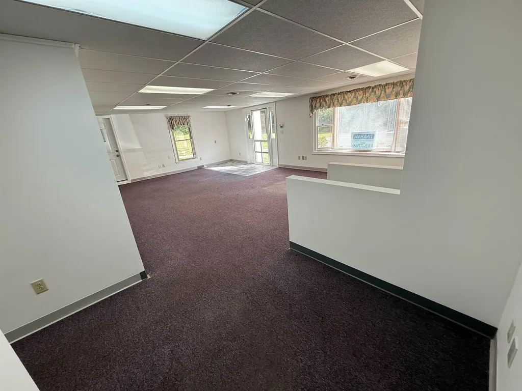 12 Parmenter Road Londonderry NH 03053