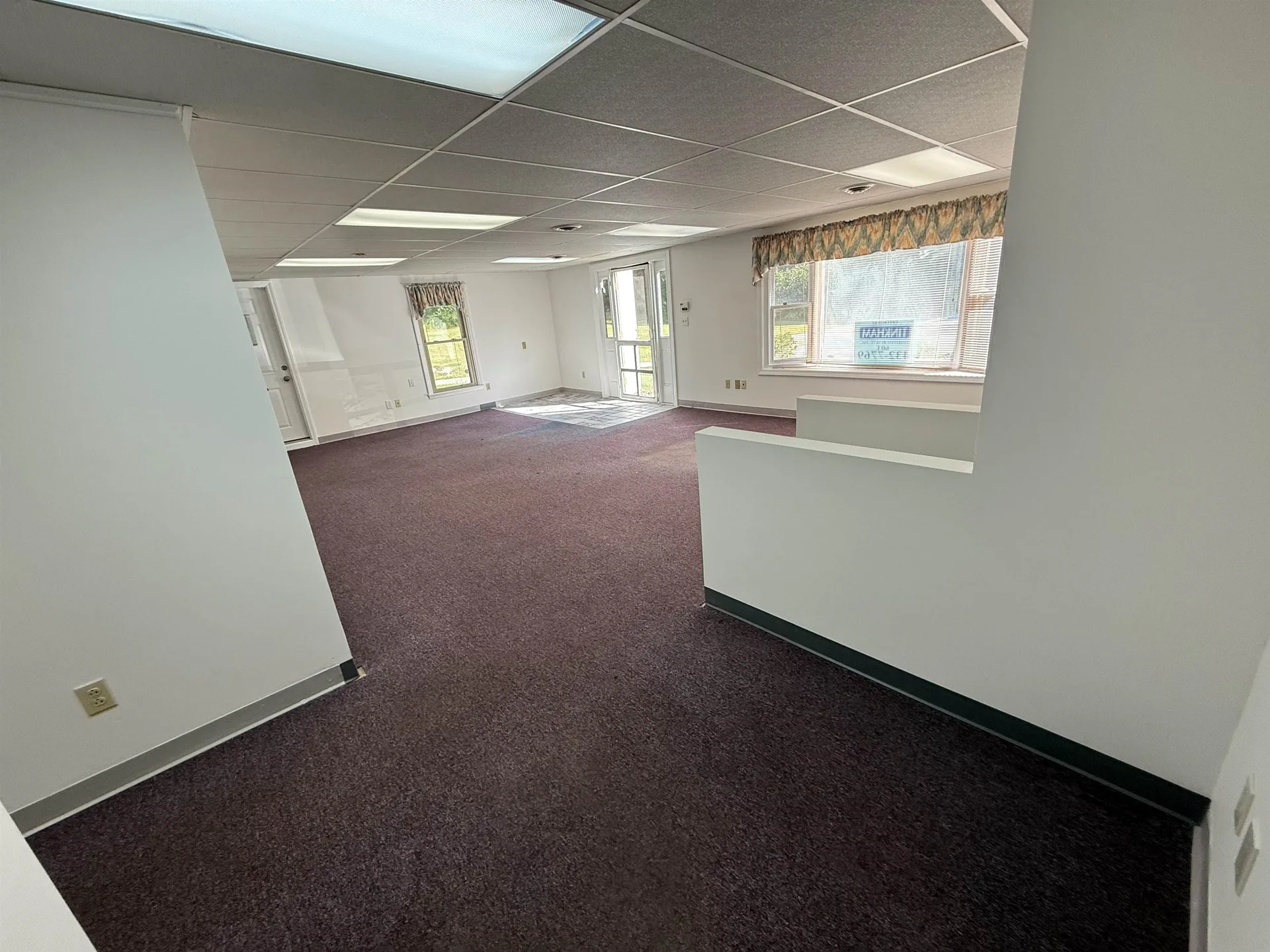 12 Parmenter Road Londonderry NH 03053