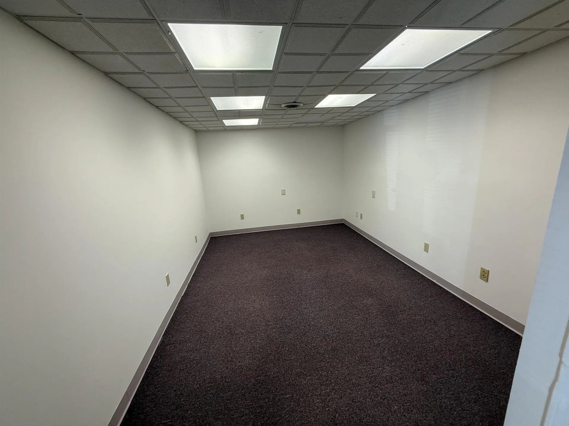 12 Parmenter Road Londonderry NH 03053