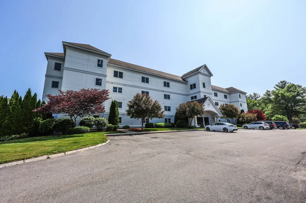 14 Mountain Laurels Drive Nashua NH 03062